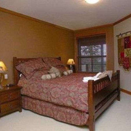 Snowbird Lodge Westbank Экстерьер фото