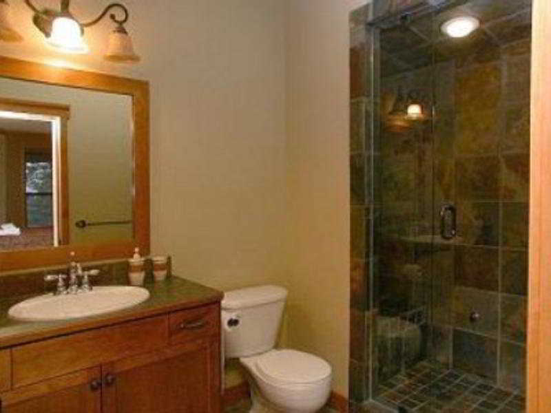 Snowbird Lodge Westbank Экстерьер фото